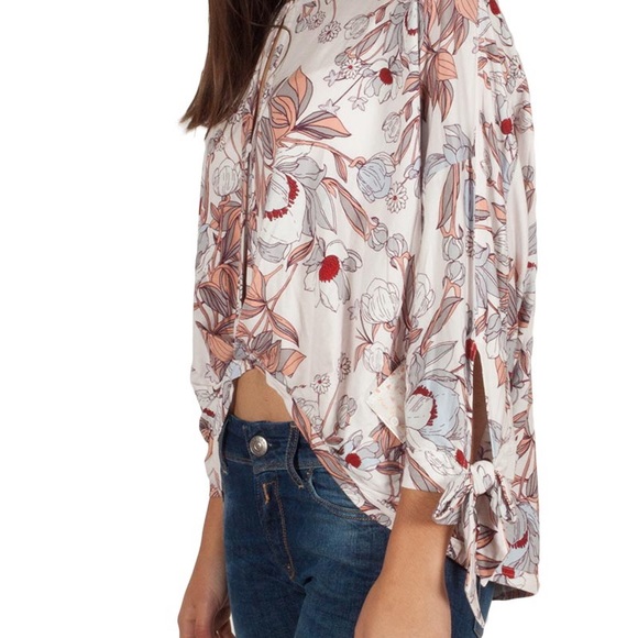 (4 for $20) FREE PEOPLE Keepin On Printed Tee Sz M - Picture 11 of 12